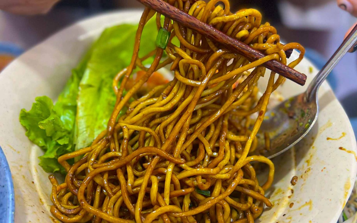 Mì sụa nhìn sơ qua giống với mì trứng ta thường ăn