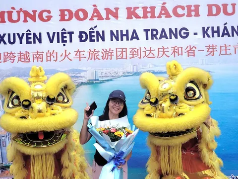 Nha Trang đón 462 hành khách du lịch xuyên Việt bằng tàu hỏa